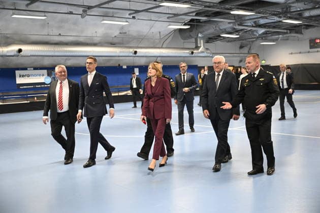 LKS 20260507 President of the Republic of Finland Alexander Stubb (2nd L) with Mr Frank-Walter Steinmeier, President of the Federal Republic of Germany (2nd R) and Mrs Elke Büdenbender (C) visits the Merihaka civil defence shelter in Helsinki, Finland on May 7, 2026. - MIKKO STIG Helsinki Finland  Copyright: xMikkoxStigx Wv-qfYo-RZU