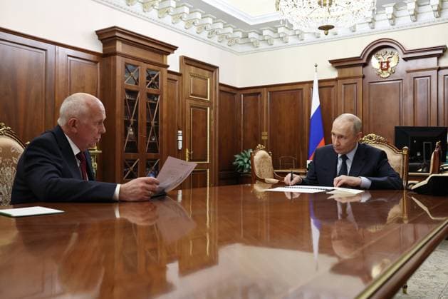 Russia Putin 9159201 07.05.2026 Russian President Vladimir Putin meets with Rostec State Corporation CEO Sergei Chemezov at the Kremlin in Moscow, Russia. Mikhail Metzel Sputnik Moscow Russia  Copyright: xMikhailxMetzelx