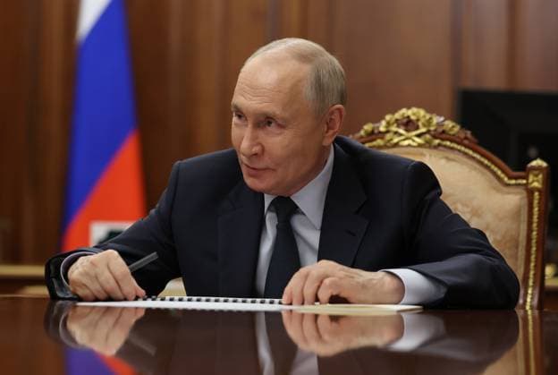 Russia Putin 9159202 07.05.2026 Russian President Vladimir Putin meets with Rostec State Corporation CEO Sergei Chemezov at the Kremlin in Moscow, Russia. Mikhail Metzel Sputnik Moscow Russia  Copyright: xMikhailxMetzelx