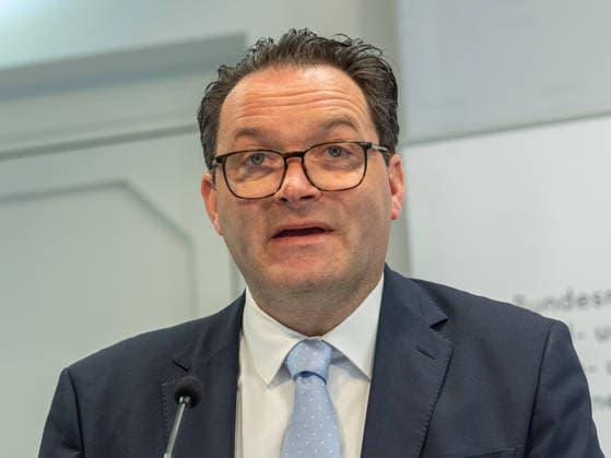 20260507 Pressekonferenz Wirtschaftsfaktoren Wald und Holz mit dem Bundesminister WIEN, OESTERREICH - MAI 7: Bundesminister fuer Land- und Forstwirtschaft, Klima- und Umweltschutz, Regionen und Wasserwirtschaft Norbert Totschnig (OeVP) bei der Pressekonferenz - Wirtschaftsfaktoren Wald und Holz mit dem Bundesminister in der Stubenbastei am 7. Mai 2026 in Wien, Oesterreich. 260507_SEPA_10_014 Copyright: xMichaelxIndrax SEPAxMedia