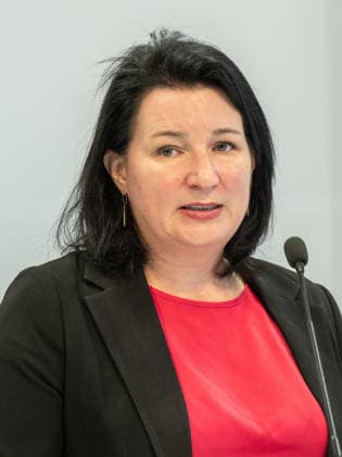 20260507 Pressekonferenz Wirtschaftsfaktoren Wald und Holz mit dem Bundesminister WIEN, OESTERREICH - MAI 7: Studienautorin und geschaeftsuehrende Gesellschafterin Anna Kleissner (Ecomed GmbH) bei der Pressekonferenz - Wirtschaftsfaktoren Wald und Holz mit dem Bundesminister in der Stubenbastei am 7. Mai 2026 in Wien, Oesterreich. 260507_SEPA_10_020 Copyright: xMichaelxIndrax SEPAxMedia