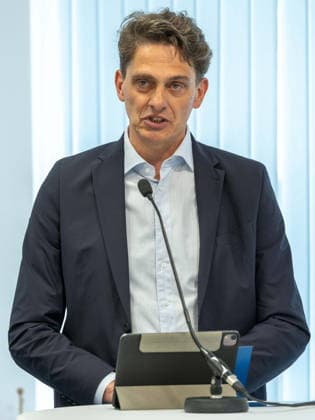 20260507 Pressekonferenz Wirtschaftsfaktoren Wald und Holz mit dem Bundesminister WIEN, OESTERREICH - MAI 7: Vorsitzender Markus Schmölzer (Oesterreichische Saegeindustrie) bei der Pressekonferenz - Wirtschaftsfaktoren Wald und Holz mit dem Bundesminister in der Stubenbastei am 7. Mai 2026 in Wien, Oesterreich. 260507_SEPA_10_026 Copyright: xMichaelxIndrax SEPAxMedia