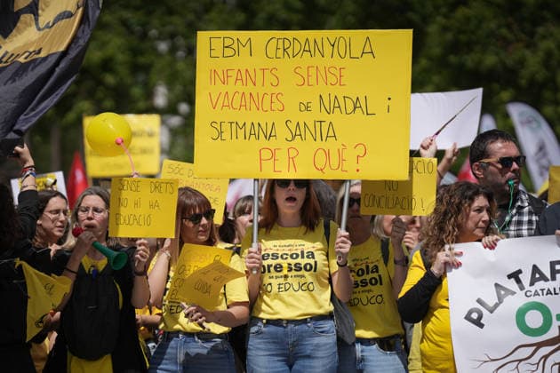 Demonstration of educational unions for the daycare strike in Barcelona Teachers demonstrating during a rally of educational unions for the daycare strike, on May 7, 2026, in Barcelona, Catalonia Spain This May 7, 2026, educational unions demonstrate in Paseo de Gracia in Barcelona They demand to reduce ratios, improve salaries and guarantee the educational couple in daycare centers It is the first of 17 days of protest in Catalonia to denounce the abandonment of the sector and demand a public model 07 MAY 2026 Spain  Copyright: xDavidxZorrakinox 7505801