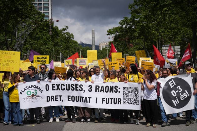 Demonstration of educational unions for the daycare strike in Barcelona Teachers demonstrating during a rally of educational unions for the daycare strike, on May 7, 2026, in Barcelona, Catalonia Spain This May 7, 2026, educational unions demonstrate in Paseo de Gracia in Barcelona They demand to reduce ratios, improve salaries and guarantee the educational couple in daycare centers It is the first of 17 days of protest in Catalonia to denounce the abandonment of the sector and demand a public model 07 MAY 2026 Spain  Copyright: xDavidxZorrakinox 7505807