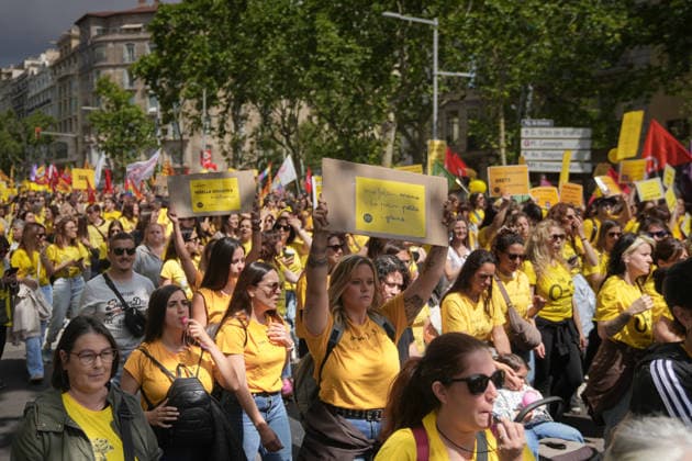 Demonstration of educational unions for the daycare strike in Barcelona Teachers demonstrating during a rally of educational unions for the daycare strike, on May 7, 2026, in Barcelona, Catalonia Spain This May 7, 2026, educational unions demonstrate in Paseo de Gracia in Barcelona They demand to reduce ratios, improve salaries and guarantee the educational couple in daycare centers It is the first of 17 days of protest in Catalonia to denounce the abandonment of the sector and demand a public model 07 MAY 2026 Spain  Copyright: xDavidxZorrakinox 7505804