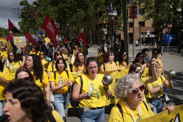 Demonstration of educational unions for the daycare strike in Barcelona Teachers demonstrating during a rally of educational unions for the daycare strike, on May 7, 2026, in Barcelona, Catalonia Spain This May 7, 2026, educational unions demonstrate in Paseo de Gracia in Barcelona They demand to reduce ratios, improve salaries and guarantee the educational couple in daycare centers It is the first of 17 days of protest in Catalonia to denounce the abandonment of the sector and demand a public model 07 MAY 2026 Spain  Copyright: xDavidxZorrakinox 7505805