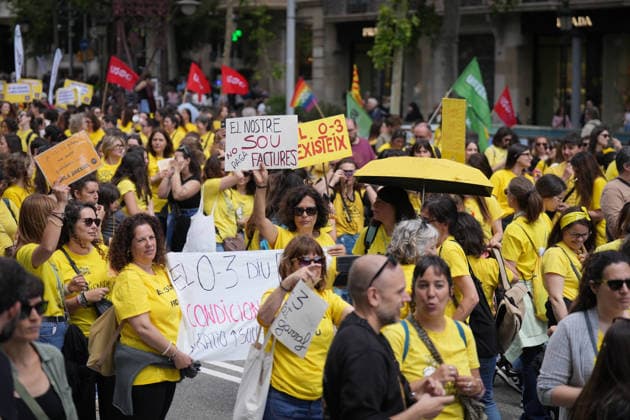 Demonstration of educational unions for the daycare strike in Barcelona Teachers demonstrating during a rally of educational unions for the daycare strike, on May 7, 2026, in Barcelona, Catalonia Spain This May 7, 2026, educational unions demonstrate in Paseo de Gracia in Barcelona They demand to reduce ratios, improve salaries and guarantee the educational couple in daycare centers It is the first of 17 days of protest in Catalonia to denounce the abandonment of the sector and demand a public model 07 MAY 2026 Spain  Copyright: xDavidxZorrakinox 7505810