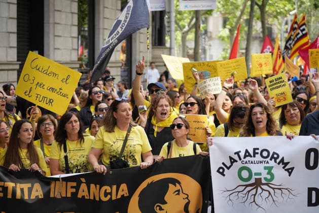 Demonstration of educational unions for the daycare strike in Barcelona Teachers demonstrating during a rally of educational unions for the daycare strike, on May 7, 2026, in Barcelona, Catalonia Spain This May 7, 2026, educational unions demonstrate in Paseo de Gracia in Barcelona They demand to reduce ratios, improve salaries and guarantee the educational couple in daycare centers It is the first of 17 days of protest in Catalonia to denounce the abandonment of the sector and demand a public model 07 MAY 2026 Spain  Copyright: xDavidxZorrakinox 7505818