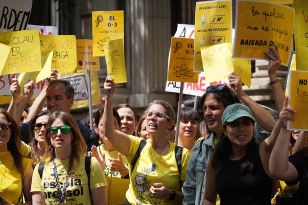 Demonstration of educational unions for the daycare strike in Barcelona Teachers demonstrating during a rally of educational unions for the daycare strike, on May 7, 2026, in Barcelona, Catalonia Spain This May 7, 2026, educational unions demonstrate in Paseo de Gracia in Barcelona They demand to reduce ratios, improve salaries and guarantee the educational couple in daycare centers It is the first of 17 days of protest in Catalonia to denounce the abandonment of the sector and demand a public model 07 MAY 2026 Spain  Copyright: xDavidxZorrakinox 7505822