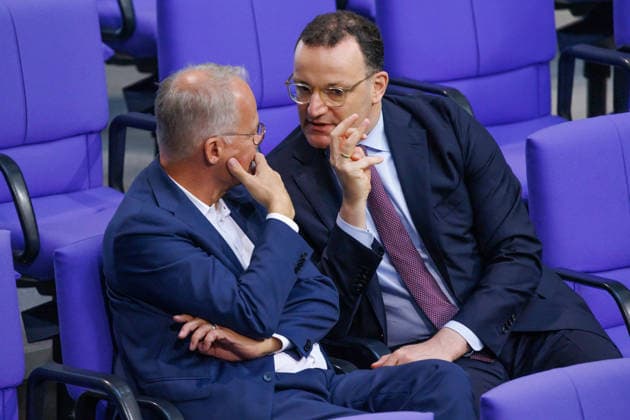 Jens Spahn CDU and Matthias Miersch SPD in the German Bundestag on 07 05 26 in Berlin Berlin Berlin Germany Bundestag