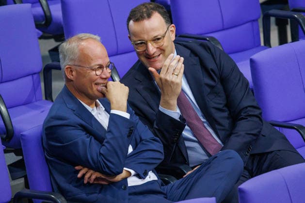 Jens Spahn CDU and Matthias Miersch SPD in the German Bundestag on 07 05 26 in Berlin Berlin Berlin Germany Bundestag