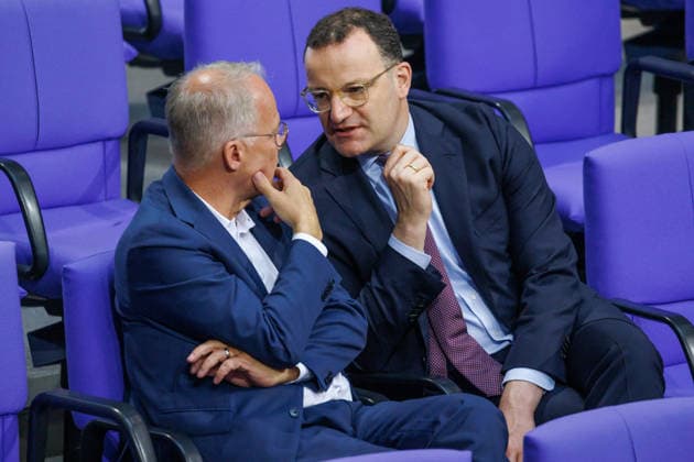 Jens Spahn CDU and Matthias Miersch SPD in the German Bundestag on 07 05 26 in Berlin Berlin Berlin Germany Bundestag