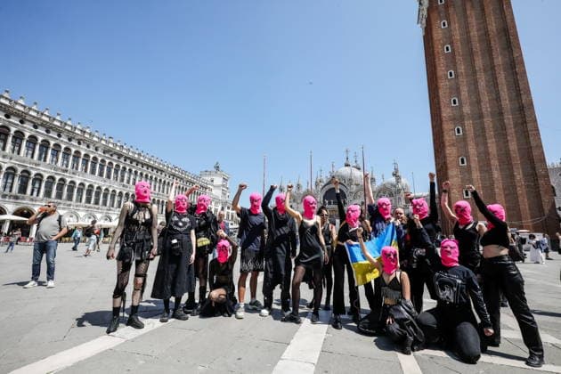 May 7, 2026, Venice, Rome, Italy: May 7, 2026, Venice. 61st International Art Exhibition of the Venice Biennale, titled In Minor Keys and curated by Koyo Kouoh. Giardini della Biennale - Protest by the Pussy Riot collective in Piazza San Marco against the reopening of the Russian Pavilion at the 2026 Venice Art Biennale, led by Pussy Riot and Nadya Tolokonnikova. Venice Italy  - ZUMAa289 20260507_zia_a289_245 Copyright: xMircoxToniolox xAgfx