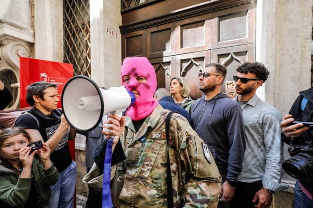 May 7, 2026, Venice, Rome, Italy: May 7, 2026, Venice. 61st International Art Exhibition of the Venice Biennale, titled In Minor Keys, curated by Koyo Kouoh. The Giardini della Biennale - Protest by the Pussy Riot collective in front of the Venice Biennale headquarters against the reopening of the Russian Pavilion at the 2026 Venice Art Biennale, led by Pussy Riot s Nadya Tolokonnikova. Venice Italy  - ZUMAa289 20260507_zia_a289_239 Copyright: xMircoxToniolox xAgfx