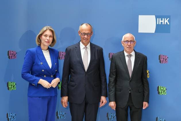Berlin, Germany, 07 05 2026 Haus der Deutschen Wirtschaft IHK Day L R DIHK Managing Director Helena Melnikov, Federal Chancellor Friedrich Merz CDU , DIHK President Peter Adrian Copyright: xdtsxNachrichtenagenturx dts_118192