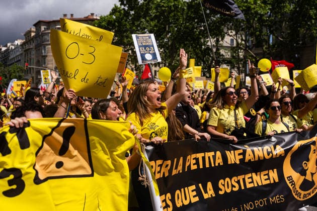 May 7, 2026, Barcelona, Barcelona, Spain: Teachers and educators of the 0-3 sector protest in Barcelona during a strike to demand better working conditions and lower student-to-teacher ratios. The demonstration, called by major unions, calls for more investment in the Catalan public nursery school system, Escoles Bressol Barcelona Spain  - ZUMAa239 20260507_zip_a239_010 Copyright: xMarcxAsensioxClupesx