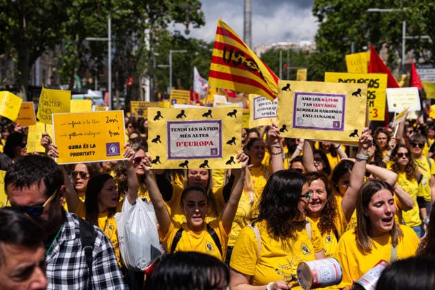 May 7, 2026, Barcelona, Barcelona, Spain: Teachers and educators of the 0-3 sector protest in Barcelona during a strike to demand better working conditions and lower student-to-teacher ratios. The demonstration, called by major unions, calls for more investment in the Catalan public nursery school system, Escoles Bressol Barcelona Spain  - ZUMAa239 20260507_zip_a239_007 Copyright: xMarcxAsensioxClupesx