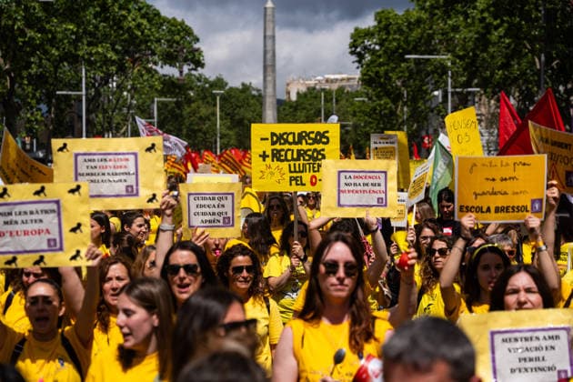 May 7, 2026, Barcelona, Barcelona, Spain: Teachers and educators of the 0-3 sector protest in Barcelona during a strike to demand better working conditions and lower student-to-teacher ratios. The demonstration, called by major unions, calls for more investment in the Catalan public nursery school system, Escoles Bressol Barcelona Spain - ZUMAa239 20260507_zip_a239_011 Copyright: xMarcxAsensioxClupesx