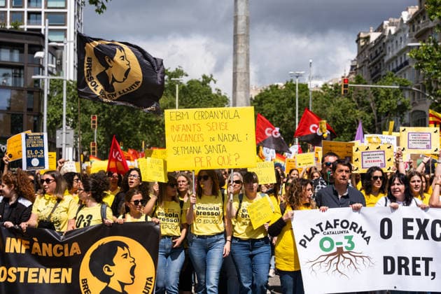 May 7, 2026, Barcelona, Barcelona, Spain: Teachers and educators of the 0-3 sector protest in Barcelona during a strike to demand better working conditions and lower student-to-teacher ratios. The demonstration, called by major unions, calls for more investment in the Catalan public nursery school system, Escoles Bressol Barcelona Spain - ZUMAa239 20260507_zip_a239_013 Copyright: xMarcxAsensioxClupesx