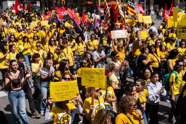 May 7, 2026, Barcelona, Barcelona, Spain: Teachers and educators of the 0-3 sector protest in Barcelona during a strike to demand better working conditions and lower student-to-teacher ratios. The demonstration, called by major unions, calls for more investment in the Catalan public nursery school system, Escoles Bressol Barcelona Spain - ZUMAa239 20260507_zip_a239_009 Copyright: xMarcxAsensioxClupesx
