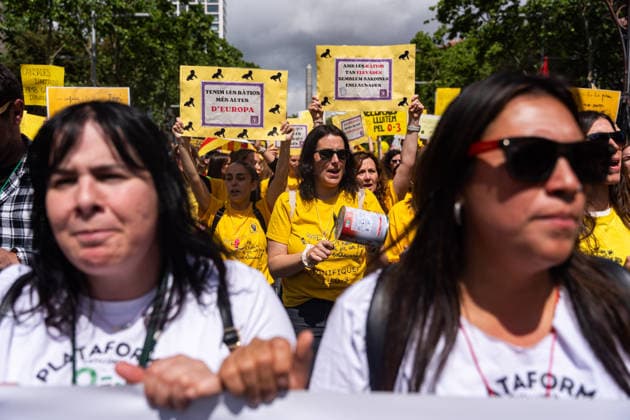 May 7, 2026, Barcelona, Barcelona, Spain: Teachers and educators of the 0-3 sector protest in Barcelona during a strike to demand better working conditions and lower student-to-teacher ratios. The demonstration, called by major unions, calls for more investment in the Catalan public nursery school system, Escoles Bressol Barcelona Spain - ZUMAa239 20260507_zip_a239_005 Copyright: xMarcxAsensioxClupesx