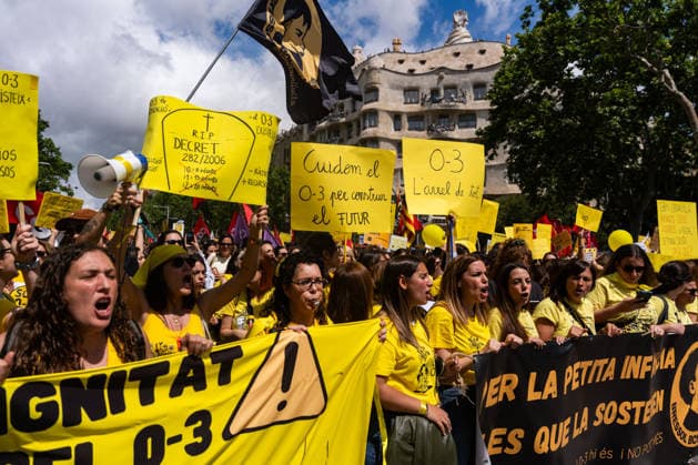 May 7, 2026, Barcelona, Barcelona, Spain: Teachers and educators of the 0-3 sector protest in Barcelona during a strike to demand better working conditions and lower student-to-teacher ratios. The demonstration, called by major unions, calls for more investment in the Catalan public nursery school system, Escoles Bressol Barcelona Spain - ZUMAa239 20260507_zip_a239_004 Copyright: xMarcxAsensioxClupesx