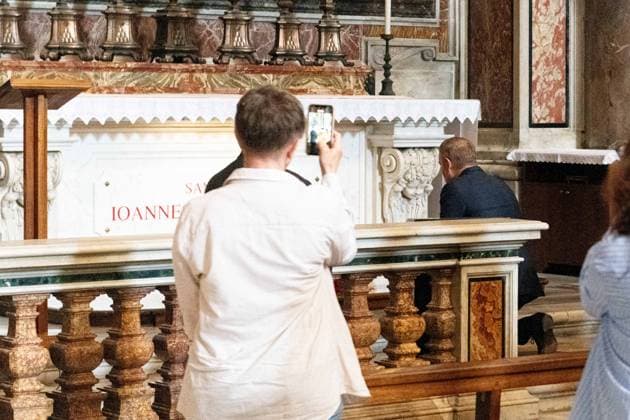 RECORD DATE NOT STATED RZYM 07.05.2026 WIZYTA PREMIERA POLSKI W RZYMIE, WATYKAN ZLOZENIE WIENCA NA GROBIE PAPIEZA JANA PAWLA II FOT.KRALKOWSKI JERZY NEWSPIX.PL --- Newspix.pl ROME VATICAN 07.05.2026 Polish Prime Minister Donald Tusk visited Rome. In the Vatican, he laid flowers at the tomb of Saint John Paul II. POLAND OUT!  Donald Tusk Rzym Watykan 07052026 Jurek Kralkowski-NewspPix-15