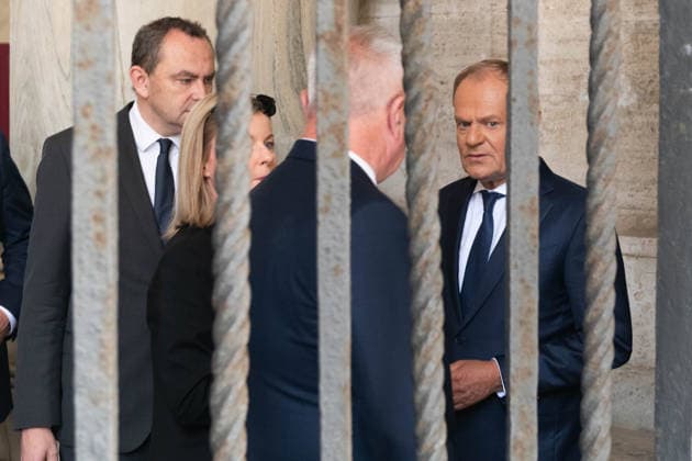 RECORD DATE NOT STATED RZYM 07.05.2026 WIZYTA PREMIERA POLSKI W RZYMIE, WATYKAN ZLOZENIE WIENCA NA GROBIE PAPIEZA JANA PAWLA II FOT.KRALKOWSKI JERZY NEWSPIX.PL --- Newspix.pl ROME VATICAN 07.05.2026 Polish Prime Minister Donald Tusk visited Rome. In the Vatican, he laid flowers at the tomb of Saint John Paul II. POLAND OUT!  Donald Tusk Rzym Watykan 07052026 Jurek Kralkowski-NewspPix-57