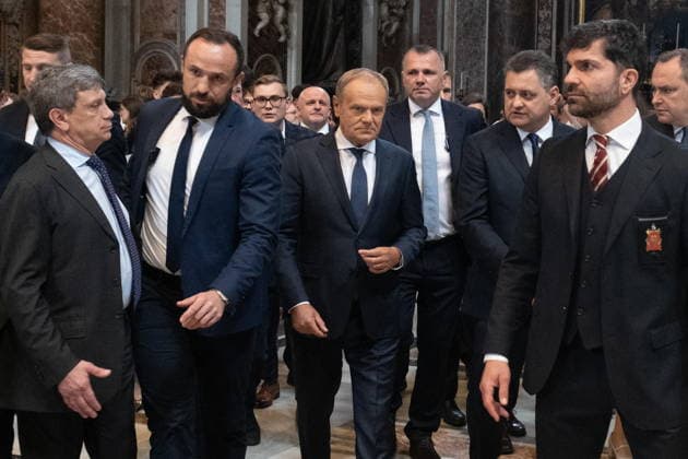 RECORD DATE NOT STATED RZYM 07.05.2026 WIZYTA PREMIERA POLSKI W RZYMIE, WATYKAN ZLOZENIE WIENCA NA GROBIE PAPIEZA JANA PAWLA II FOT.KRALKOWSKI JERZY NEWSPIX.PL --- Newspix.pl ROME VATICAN 07.05.2026 Polish Prime Minister Donald Tusk visited Rome. In the Vatican, he laid flowers at the tomb of Saint John Paul II. POLAND OUT!  Donald Tusk Rzym Watykan 07052026 Jurek Kralkowski-NewspPix-46