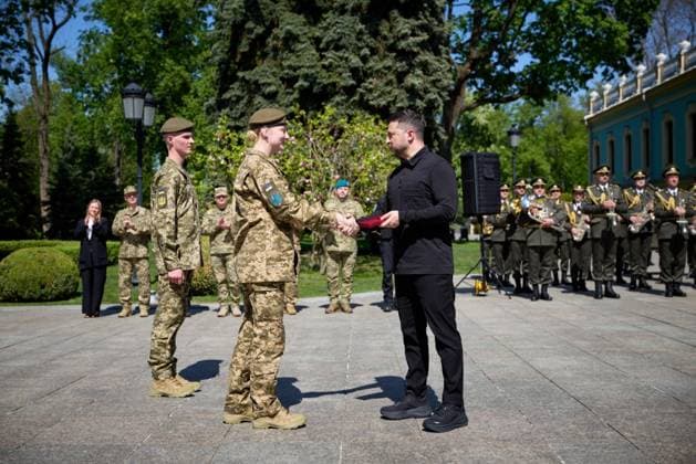 Ukrainian President Volodymyr Zelenskyy presents state awards Ukrainian President Volodymyr Zelenskyy presents state awards to infantry soldiers during a ceremony held to mark Infantry Day in Kyiv, Ukraine, on May 7, 2026. Photo by PRESIDENT OF UKRAINE apaimages Ukraine Ukraine Ukraine 070526_Ukraine_UPO_00(11).jpeg Copyright: xapaimagesxPRESIDENTxOFxUKRAINEx xapaimagesx