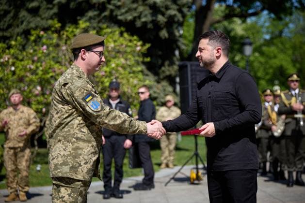Ukrainian President Volodymyr Zelenskyy presents state awards Ukrainian President Volodymyr Zelenskyy presents state awards to infantry soldiers during a ceremony held to mark Infantry Day in Kyiv, Ukraine, on May 7, 2026. Photo by PRESIDENT OF UKRAINE apaimages Ukraine Ukraine Ukraine 070526_Ukraine_UPO_00(12).jpeg Copyright: xapaimagesxPRESIDENTxOFxUKRAINEx xapaimagesx