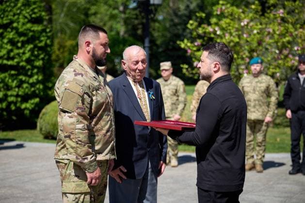 Ukrainian President Volodymyr Zelenskyy presents state awards Ukrainian President Volodymyr Zelenskyy presents state awards to infantry soldiers during a ceremony held to mark Infantry Day in Kyiv, Ukraine, on May 7, 2026. Photo by PRESIDENT OF UKRAINE apaimages Ukraine Ukraine Ukraine 070526_Ukraine_UPO_00(9).jpeg Copyright: xapaimagesxPRESIDENTxOFxUKRAINEx xapaimagesx