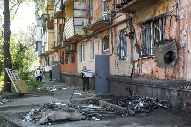 An apartment block is damaged by a Russian drone attack in Dnipro, Ukraine, on 7 May 2026. A 21-year-old pregnant woman and a 45-year-old man were injured as a result of the overnight attack. They received medical assistance at the scene. (Photo by Mykola Miakshykov Ukrinform) Overnight Russian drone attack on Dnipro  Copyright: xMykolaxMiakshykovx