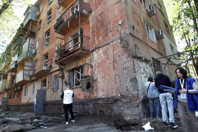 An apartment block is damaged by a Russian drone attack in Dnipro, Ukraine, on 7 May 2026. A 21-year-old pregnant woman and a 45-year-old man were injured as a result of the overnight attack. They received medical assistance at the scene. (Photo by Mykola Miakshykov Ukrinform) Overnight Russian drone attack on Dnipro  Copyright: xMykolaxMiakshykovx