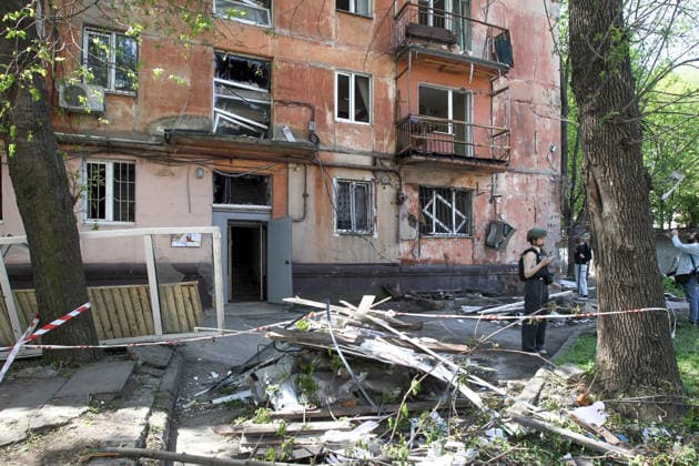 An apartment block is damaged by a Russian drone attack in Dnipro, Ukraine, on 7 May 2026. A 21-year-old pregnant woman and a 45-year-old man were injured as a result of the overnight attack. They received medical assistance at the scene. (Photo by Mykola Miakshykov Ukrinform) Overnight Russian drone attack on Dnipro  Copyright: xMykolaxMiakshykovx