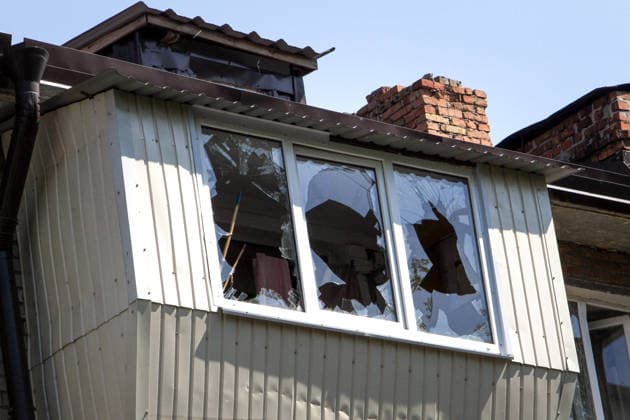 A balcony shows damage caused by a Russian drone attack in Dnipro, Ukraine, on 7 May 2026. A 21-year-old pregnant woman and a 45-year-old man were injured as a result of the overnight attack. They received medical assistance at the scene. (Photo by Mykola Miakshykov Ukrinform) Overnight Russian drone attack on Dnipro  Copyright: xMykolaxMiakshykovx