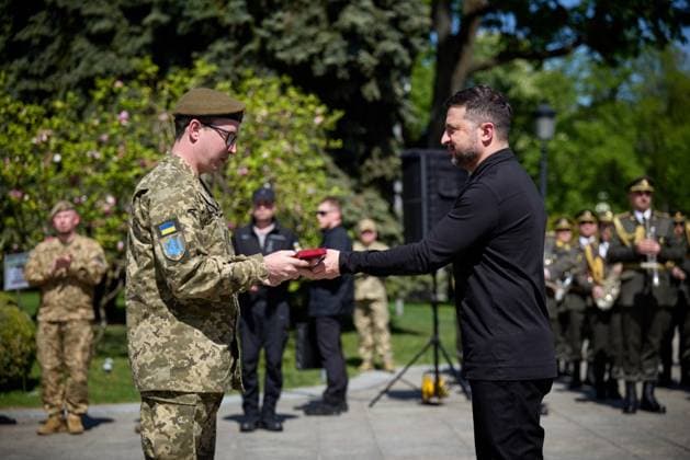 Ukrainian President Volodymyr Zelenskyy presents state awards Ukrainian President Volodymyr Zelenskyy presents state awards to infantry soldiers during a ceremony held to mark Infantry Day in Kyiv, Ukraine, on May 7, 2026. Photo by PRESIDENT OF UKRAINE apaimages Ukraine Ukraine Ukraine 070526_Ukraine_UPO_00(7).jpeg Copyright: xapaimagesxPRESIDENTxOFxUKRAINEx xapaimagesx