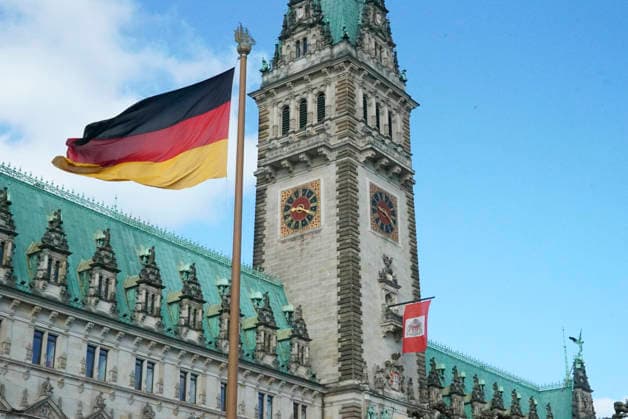 CNTV HHRATHAUS The Hamburg City Hall Exterior View Day Sun Germany Flag on Overseas Day at the Hamburg City Hall on 07 05 2026 at the entry in the Golden Book of the Overseas Club Hamburg Germany