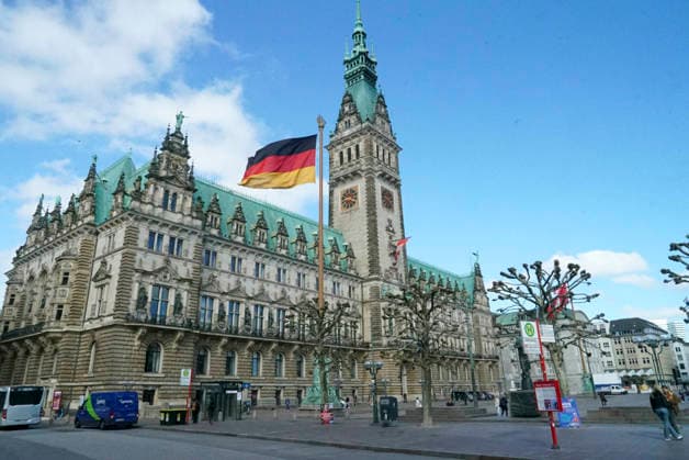 CNTV HHRATHAUS The Hamburg City Hall Exterior View Day Sun Germany Flag on Overseas Day at the Hamburg City Hall on 07 05 2026 at the entry in the Golden Book of the Overseas Club Hamburg Germany