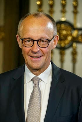 CNTV BUNDESKANZLER Friedrich Merz CDU politician the Federal Chancellor at the Uebersee Tag in Hamburg City Hall on 07 05 2026 at the entry in the Golden Book of the Uebersee Club Hamburg Germany