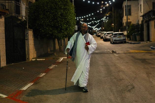 Samaritans Mark Passover Gerizim West Bank Samaritans take part in a pilgrimage on Mount Gerizim near Nablus in the West Bank on May 7, 2026, marking the seventh day of Passover according to the Samaritan calendar. Mount Gerizim is the holiest site in Samaritan tradition, and community members ascend it during major religious festivals. Nablus West Bank Palestinian Territories Copyright: xSimonxBenix