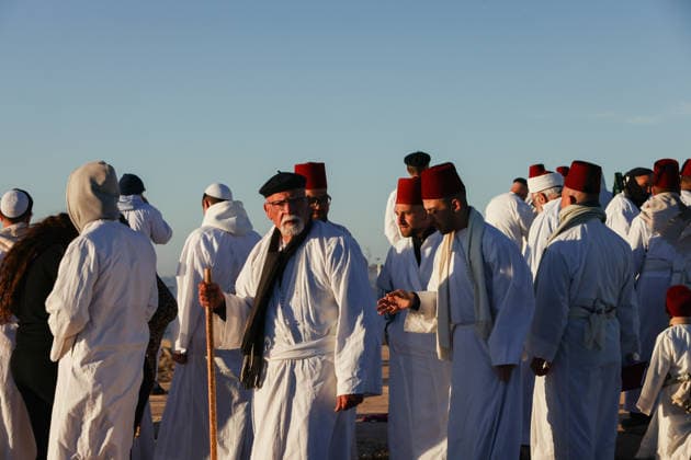 Samaritans Mark Passover Gerizim West Bank Samaritans take part in a pilgrimage on Mount Gerizim near Nablus in the West Bank on May 7, 2026, marking the seventh day of Passover according to the Samaritan calendar. Mount Gerizim is the holiest site in Samaritan tradition, and community members ascend it during major religious festivals. Nablus West Bank Palestinian Territories Copyright: xSimonxBenix