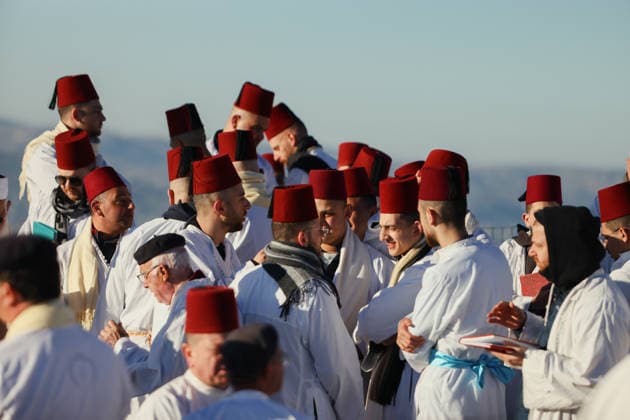 Samaritans Mark Passover Gerizim West Bank Samaritans take part in a pilgrimage on Mount Gerizim near Nablus in the West Bank on May 7, 2026, marking the seventh day of Passover according to the Samaritan calendar. Mount Gerizim is the holiest site in Samaritan tradition, and community members ascend it during major religious festivals. Nablus West Bank Palestinian Territories Copyright: xSimonxBenix