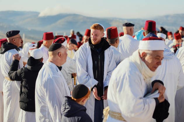 Samaritans Mark Passover Gerizim West Bank Samaritans take part in a pilgrimage on Mount Gerizim near Nablus in the West Bank on May 7, 2026, marking the seventh day of Passover according to the Samaritan calendar. Mount Gerizim is the holiest site in Samaritan tradition, and community members ascend it during major religious festivals. Nablus West Bank Palestinian Territories Copyright: xSimonxBenix