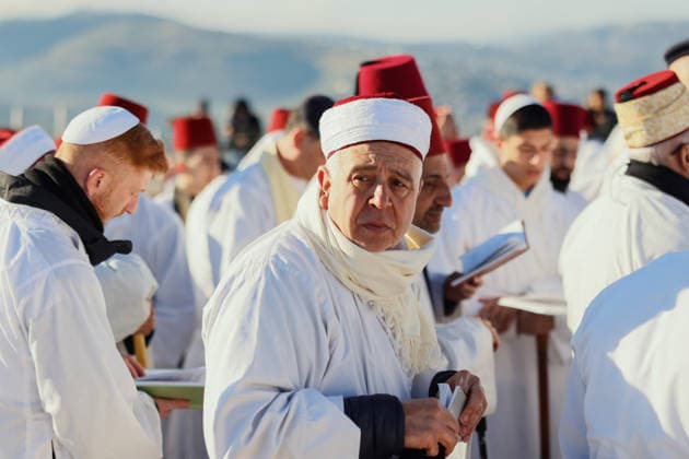 Samaritans Mark Passover Gerizim West Bank Samaritans take part in a pilgrimage on Mount Gerizim near Nablus in the West Bank on May 7, 2026, marking the seventh day of Passover according to the Samaritan calendar. Mount Gerizim is the holiest site in Samaritan tradition, and community members ascend it during major religious festivals. Nablus West Bank Palestinian Territories Copyright: xSimonxBenix