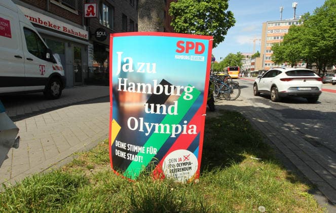 A poster of the SPD party was attached to a tree in Fuhlsbütteler Straße On it, the SPD is calling for support for a bid to host the Olympic Games in the Hanseatic city On May 31, the citizens of Hamburg will decide in a referendum Barmbek Hamburg