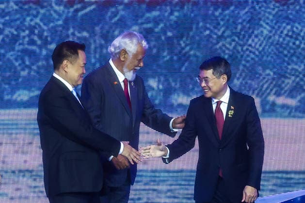 Southeast Asian leaders gather at Opening Ceremony of ASEAN Summit and Related Meetings 2026 CEBU, PHILIPPINES - MAY 8: Thailand s Prime Minister Anutin Charnvirakul (L), Timor-Leste s Prime Minister Xanana Gusmao (C), and Vietnam s Prime Minister Le Minh Hung (R) interact with each other, during a family photo session at the official opening ceremony of the 48th ASEAN Summit and Related Meetings, in Cebu, Philippines, on May 8, 2026. Top leaders of ASEAN member states from across Southeast Asia gather to discuss key international and regional issues, including conflict in the Middle East, trade and economic development, fuel and energy crisis, and South China Sea territorial disputes. The summit comes just a few days ahead of a meeting bet  Copyright: x2026xAnadoluxDanielxCengx