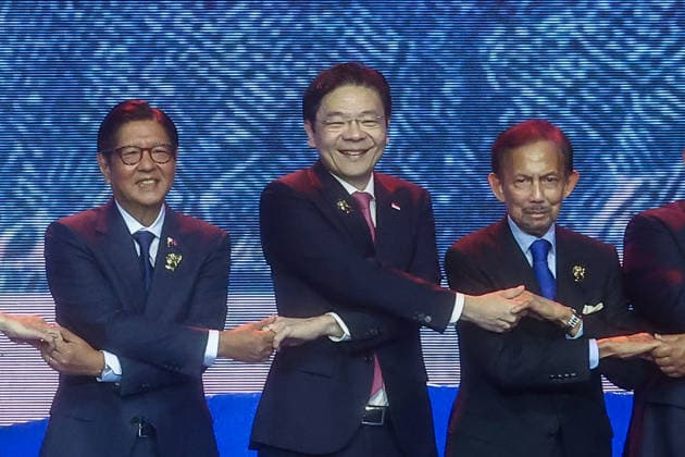 Southeast Asian leaders gather at Opening Ceremony of ASEAN Summit and Related Meetings 2026 CEBU, PHILIPPINES - MAY 8: (L-R) Philippine President Ferdinand Bongbong Romualdez Marcos Jr., Singapore s Prime Minister Lawerence Wong, and Brunei s Prime Minister Hassanal Bolkiah, during a family photo session at the official opening ceremony of the 48th ASEAN Summit and Related Meetings, in Cebu, Philippines, on May 8, 2026. Top leaders of ASEAN member states from across Southeast Asia gather to discuss key international and regional issues, including conflict in the Middle East, trade and economic development, fuel and energy crisis, and South China Sea territorial disputes. The summit comes just a few days ahead of a meeting between United  Copyright: x2026xAnadoluxDanielxCengx