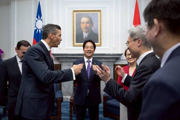 Santiago Pena - Lai Ching-te meeting in Taipei TAIPEI, TAIWAN - MAY 8: (----EDITORIAL USE ONLY - MANDATORY CREDIT - TAIWAN PRESIDENTIAL OFFICE HANDOUT - NO MARKETING NO ADVERTISING CAMPAIGNS - DISTRIBUTED AS A SERVICE TO CLIENTS----) Paraguay President Santiago Pena (L) interacts with Taiwan President Lai Ching-te and other official, during his visit to the island, at the presidential office in Taipei, Taiwan, on May 8, 2026. Taiwan Presidential Office Anadolu Taipei Taiwan. Editorial use only. Please get in touch for any other usage.  Copyright: x2026xAnadoluxTaiwanxPresidentialxOfficex