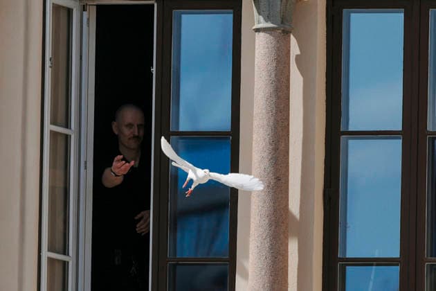 Peace dove from the Nobel Peace Center Oslo 20260508 Every Friday during the summer, a dove is released from the windows of the Nobel Peace Center Photo Stian Lysberg Solum NTB Oslo Norway 3zDMXj zjhU EDITORIAL USE ONLY Ref 3zDMXj zjhU jpg  Copyright: xStianxLysbergxSolumx xNTBx